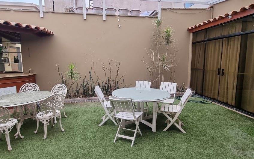 Terreno de 360.79m2 frente a parque en Miraflores