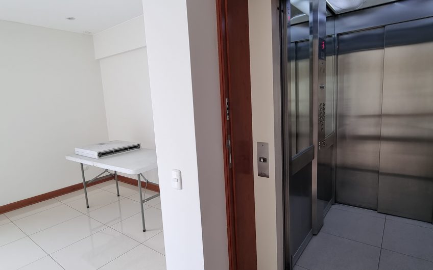 Excelente departamento de 200m2 en Chacarilla, Surco.