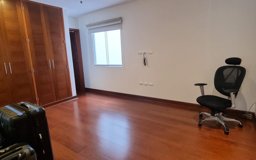 Excelente departamento de 200m2 en Chacarilla, Surco.