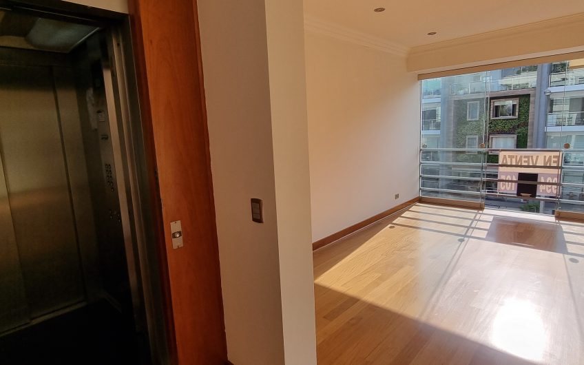 Amplio  departamento de 202m2 en Chacarilla – Surco