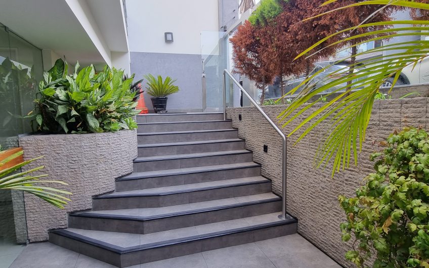 Amplio  departamento de 202m2 en Chacarilla – Surco