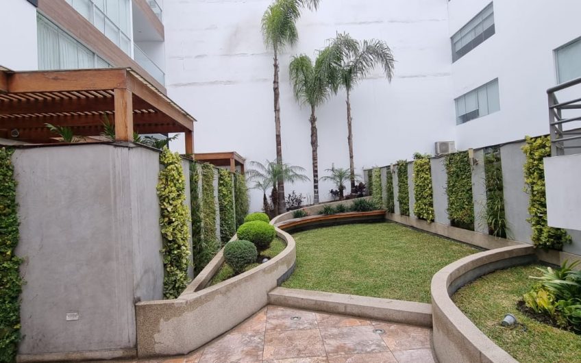 Exclusivo departamento de 266m2, primer piso con jardín y terraza