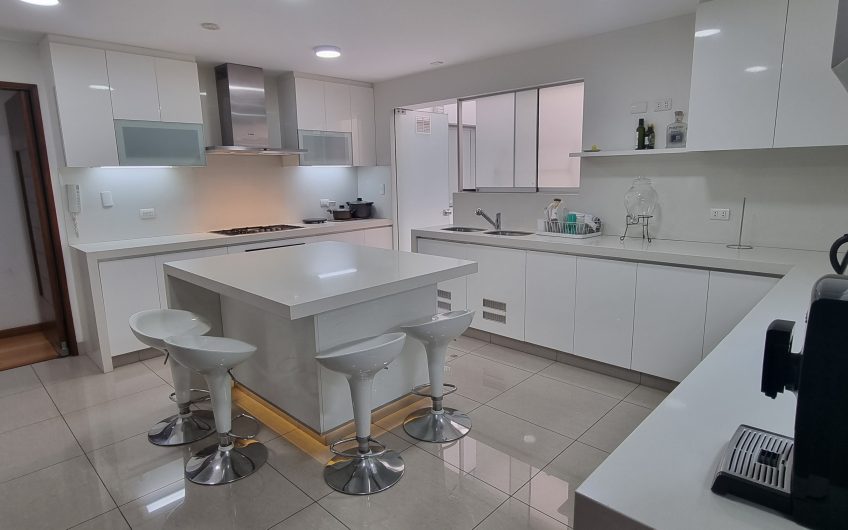 Exclusivo departamento de 238m2 cerca a parque en Chacarilla – Surco.