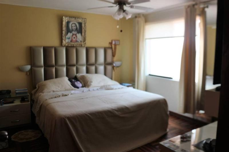 LINDA CASA 242M2 CON AMPLIO JARDIN EN VENTA, SURCO