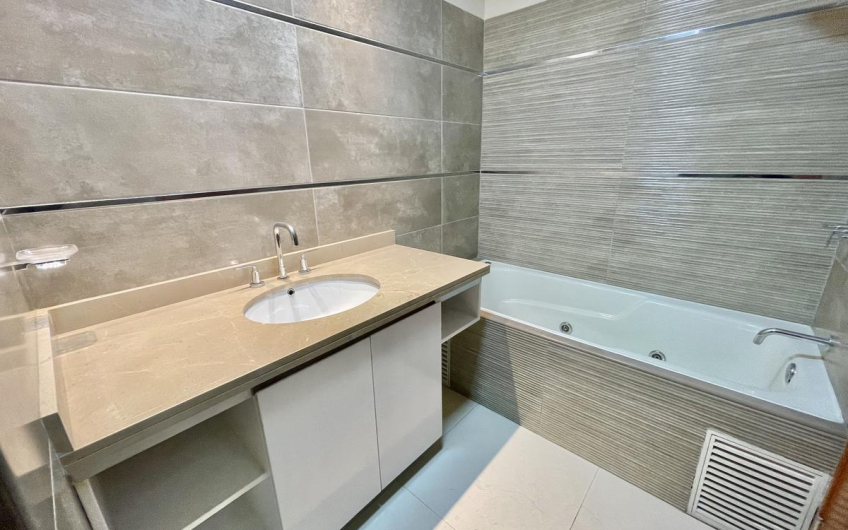 Departamento Tríplex  209m2  en Chacarilla, Santiago de Surco