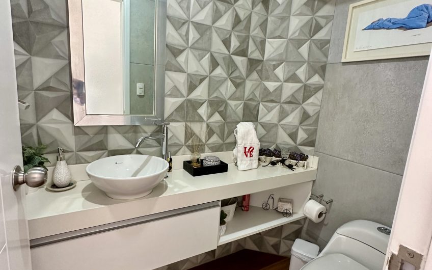 VENTA DE EXCLUSIVO DÚPLEX DE 262M2  CERCA A PARQUE EN CHACARILLA – SURCO