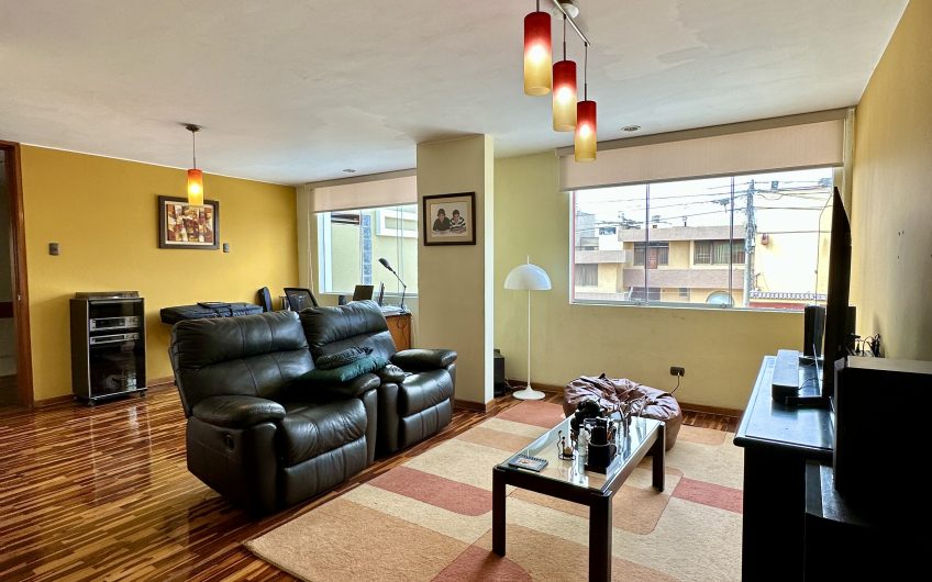 VENTA DE LINDA CASA EN LA MOLINA