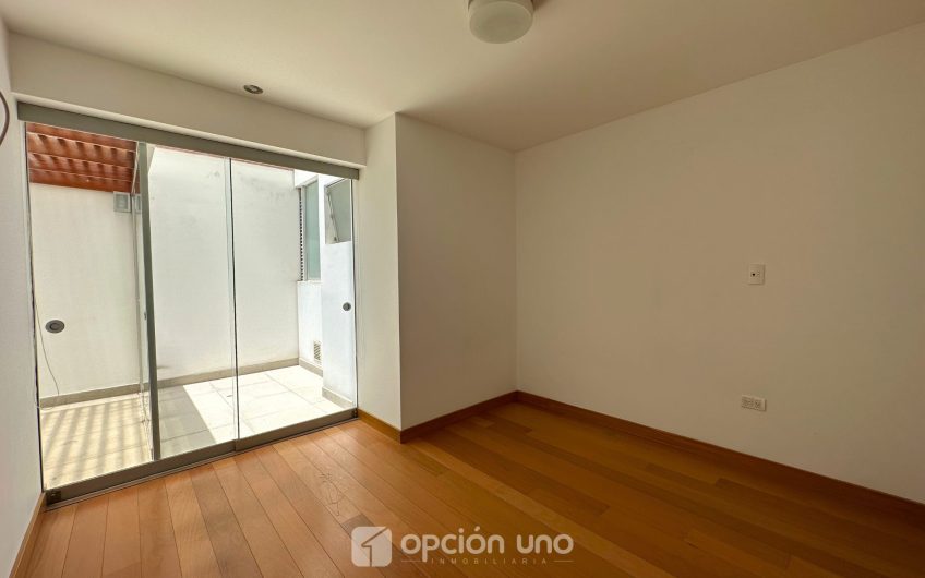 VENTA DE FLAT EN PRIMER PISO CON TERRAZA, 228.80 M2 – SANTIAGO DE SURCO