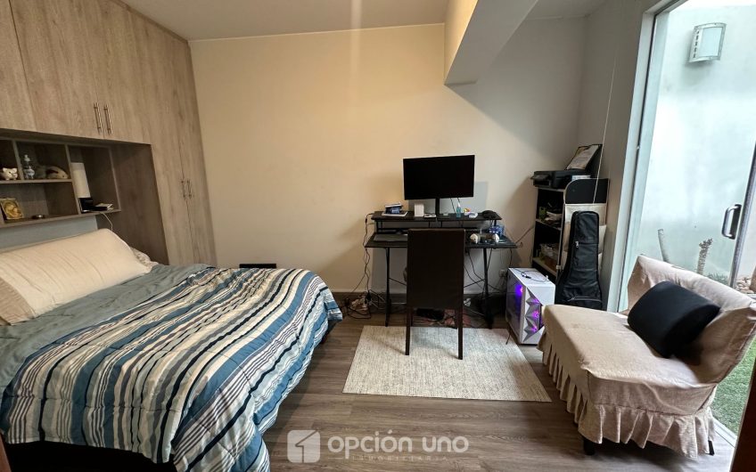 Venta de flat en 1er piso con amplia terraza, cerca al parque César Vallejo, Chacarilla – Surco