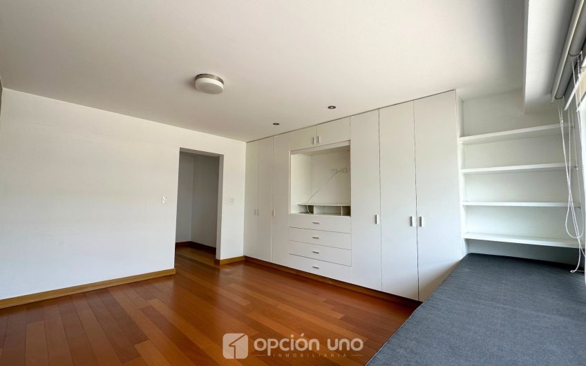 VENTA DE FLAT EN PRIMER PISO CON TERRAZA, 228.80 M2 – SANTIAGO DE SURCO