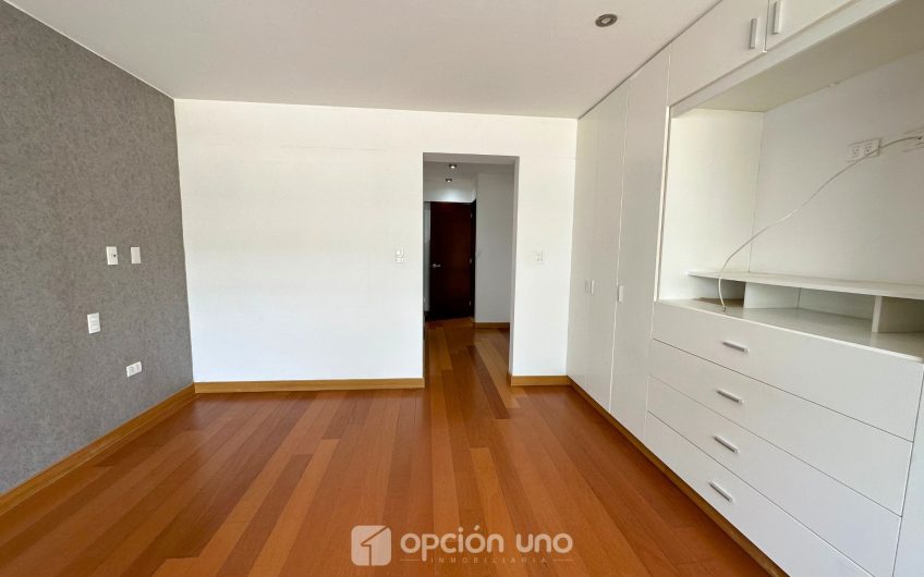 VENTA DE FLAT EN PRIMER PISO CON TERRAZA, 228.80 M2 – SANTIAGO DE SURCO