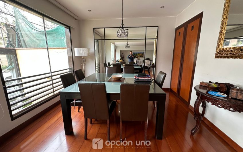 Venta de flat en 1er piso con amplia terraza, cerca al parque César Vallejo, Chacarilla – Surco