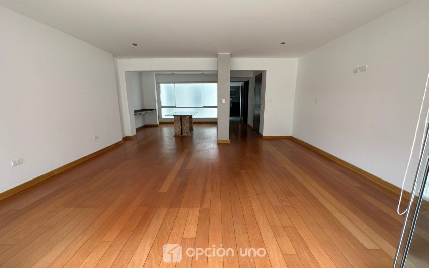 VENTA DE FLAT EN PRIMER PISO CON TERRAZA, 228.80 M2 – SANTIAGO DE SURCO