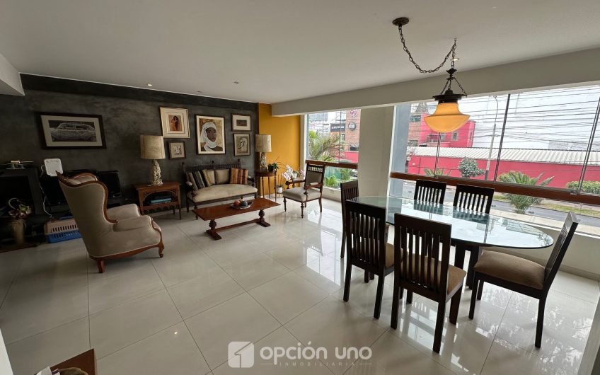 Departamento Flat ubicado en la exclusiva Av. Del Sur, Chacarilla-Surco.