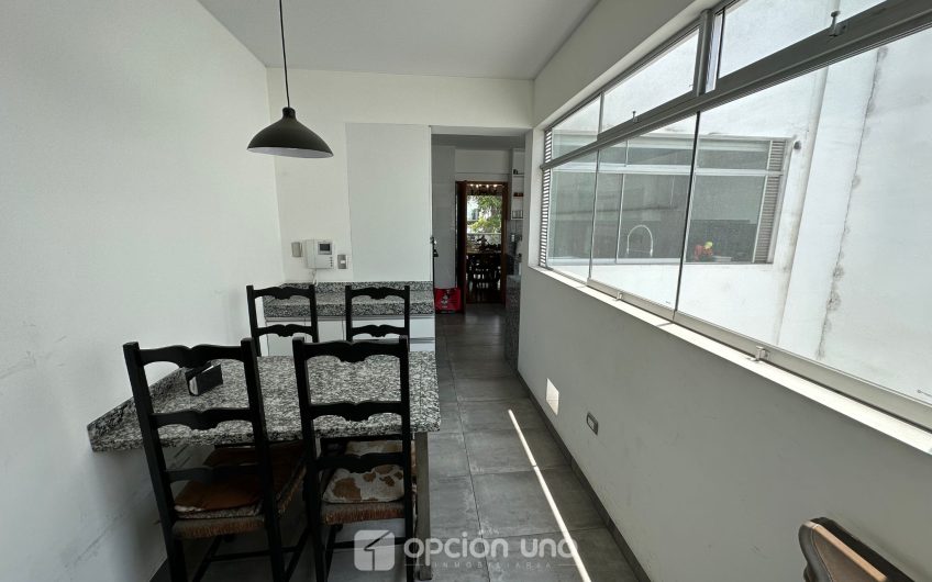 Dúplex ubicado en Picaflores, 4 dormitorios -Chacarilla del Estanque San Borja