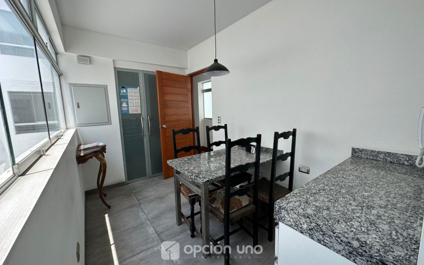 Dúplex ubicado en Picaflores, 4 dormitorios -Chacarilla del Estanque San Borja