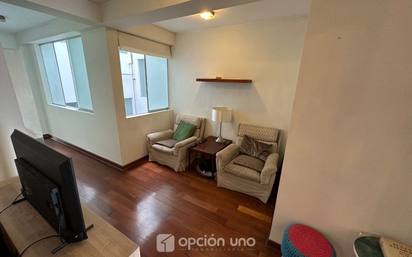 Departamento Flat ubicado en la exclusiva Av. Del Sur, Chacarilla-Surco.