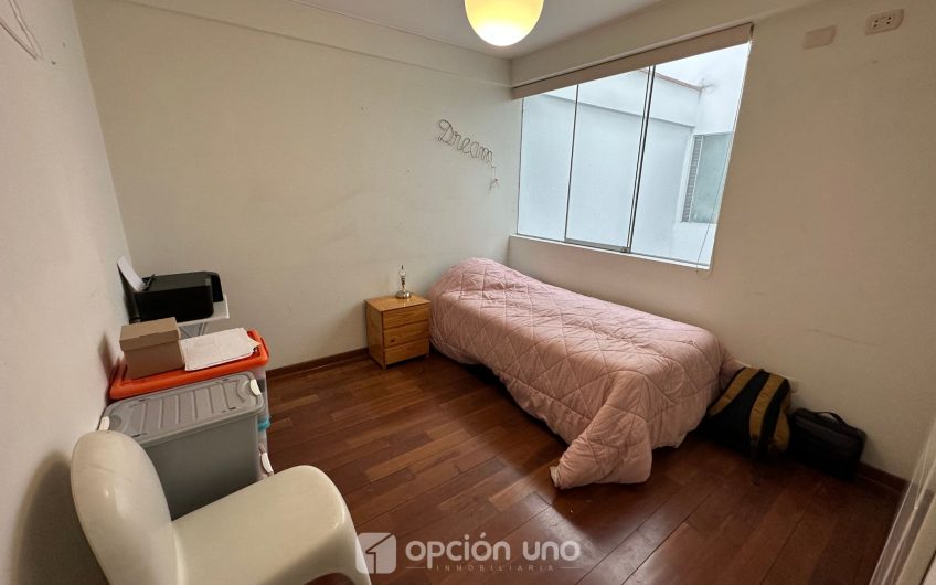 Departamento Flat ubicado en la exclusiva Av. Del Sur, Chacarilla-Surco.