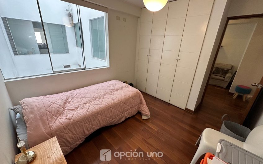 Departamento Flat ubicado en la exclusiva Av. Del Sur, Chacarilla-Surco.