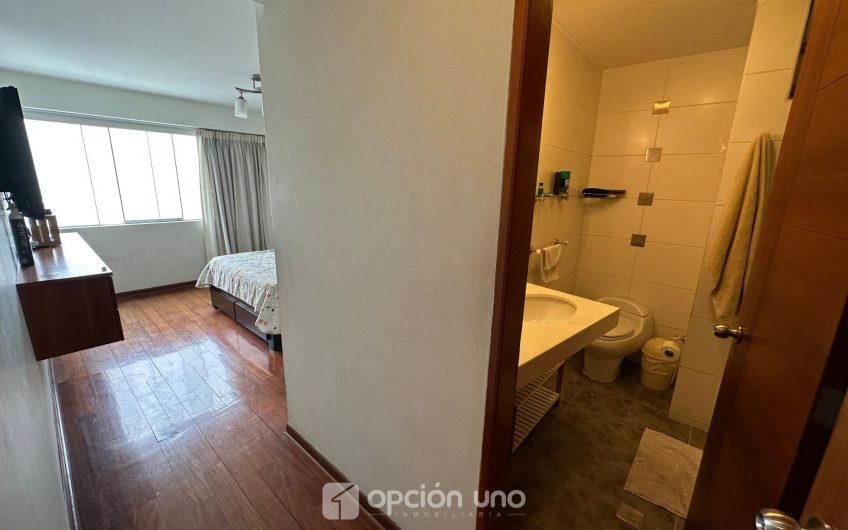 Departamento Flat ubicado en la exclusiva Av. Del Sur, Chacarilla-Surco.