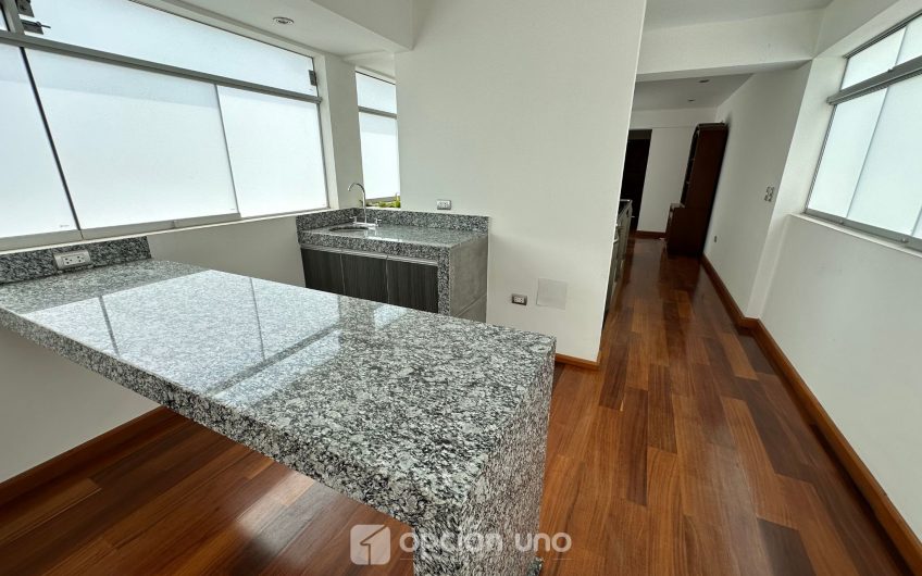 Dúplex ubicado en Picaflores, 4 dormitorios -Chacarilla del Estanque San Borja