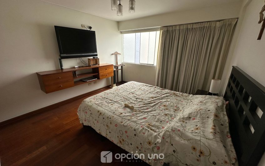 Departamento Flat ubicado en la exclusiva Av. Del Sur, Chacarilla-Surco.