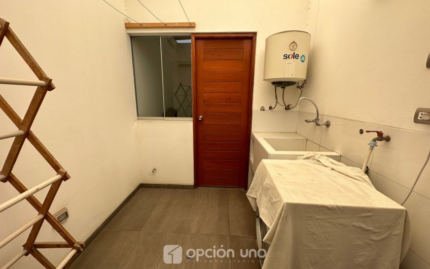 Dúplex ubicado en Picaflores, 4 dormitorios -Chacarilla del Estanque San Borja