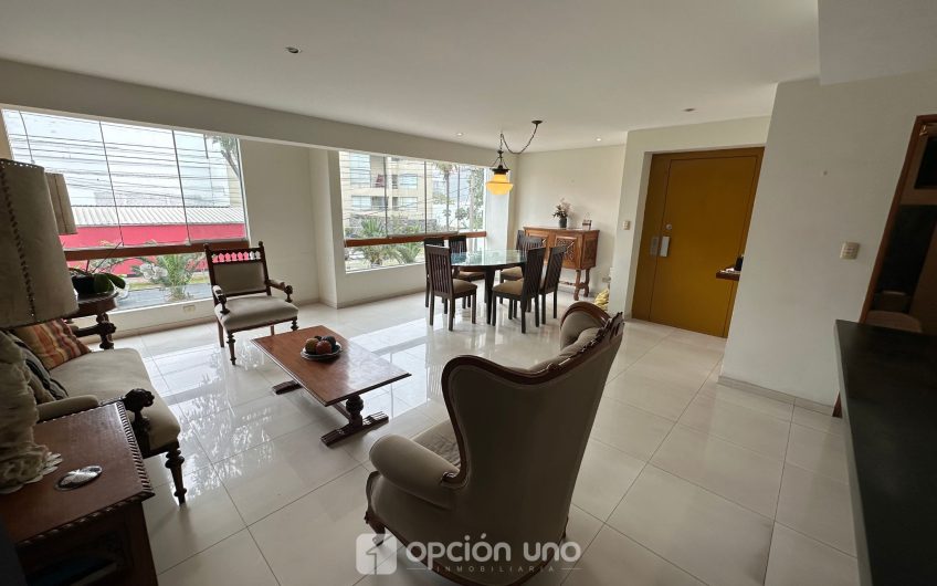 Departamento Flat ubicado en la exclusiva Av. Del Sur, Chacarilla-Surco.