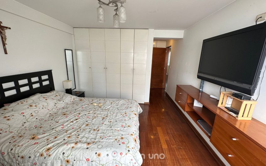 Departamento Flat ubicado en la exclusiva Av. Del Sur, Chacarilla-Surco.