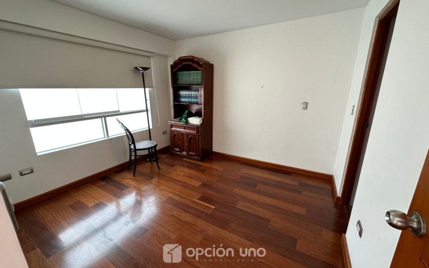 Dúplex ubicado en Picaflores, 4 dormitorios -Chacarilla del Estanque San Borja