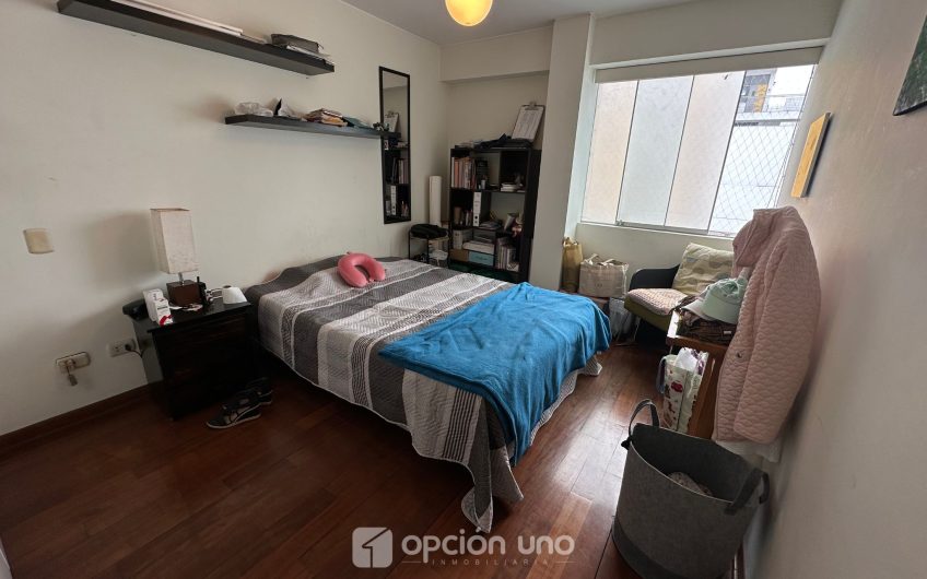 Departamento Flat ubicado en la exclusiva Av. Del Sur, Chacarilla-Surco.