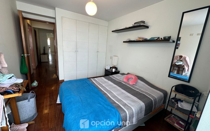 Departamento Flat ubicado en la exclusiva Av. Del Sur, Chacarilla-Surco.