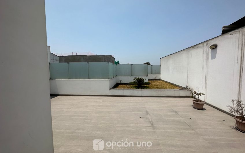 Dúplex ubicado en Picaflores, 4 dormitorios -Chacarilla del Estanque San Borja