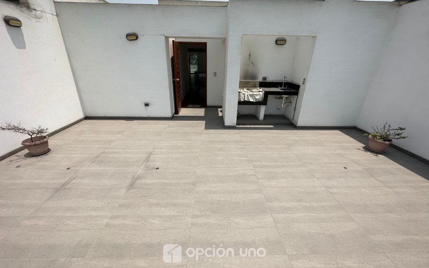 Dúplex ubicado en Picaflores, 4 dormitorios -Chacarilla del Estanque San Borja