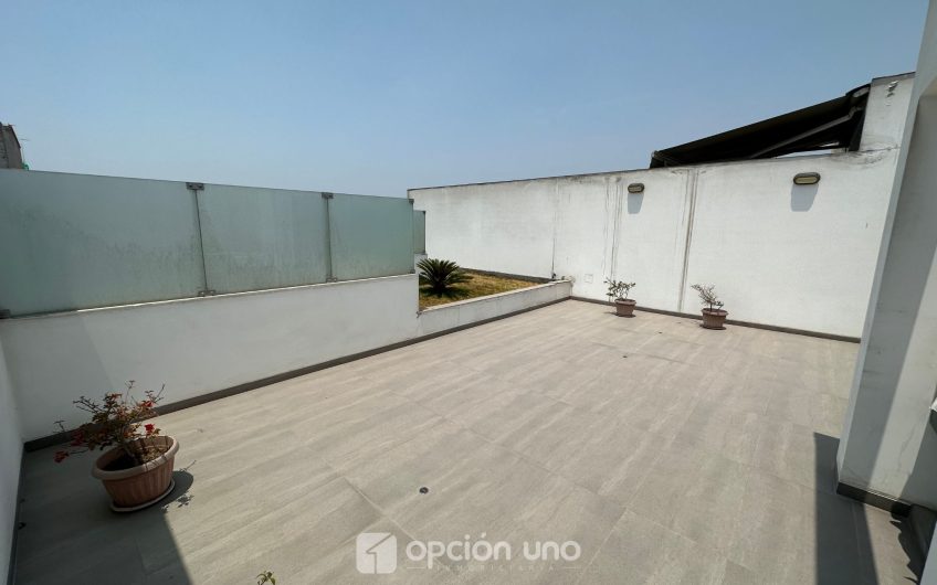 Dúplex ubicado en Picaflores, 4 dormitorios -Chacarilla del Estanque San Borja