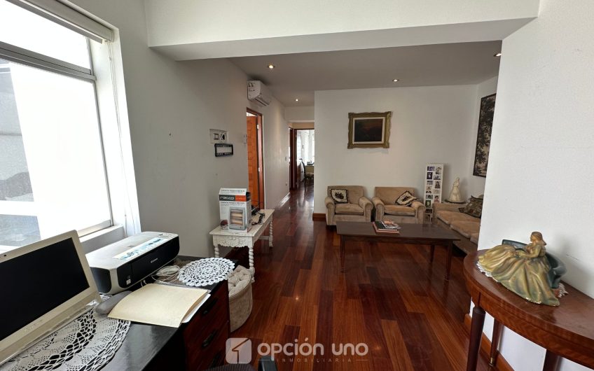 Dúplex ubicado en Picaflores, 4 dormitorios -Chacarilla del Estanque San Borja