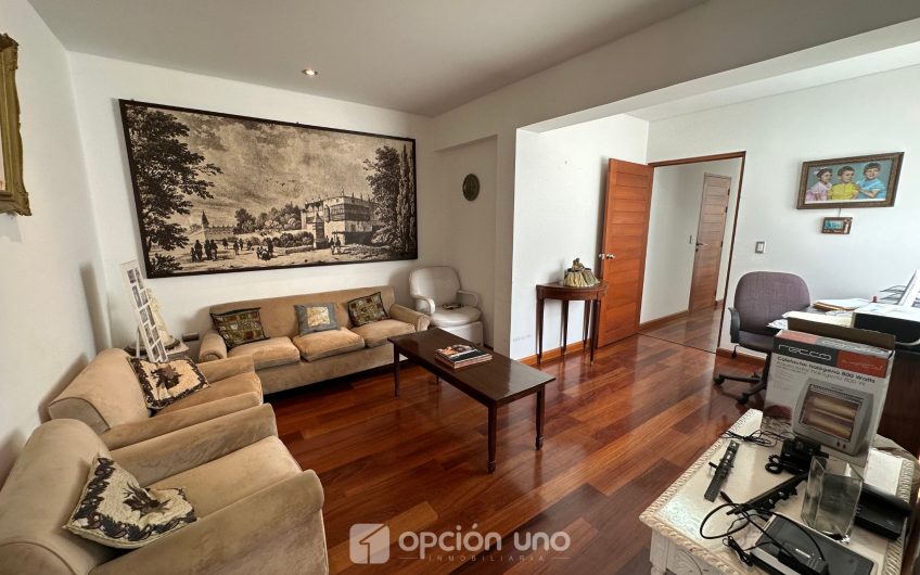 Dúplex ubicado en Picaflores, 4 dormitorios -Chacarilla del Estanque San Borja