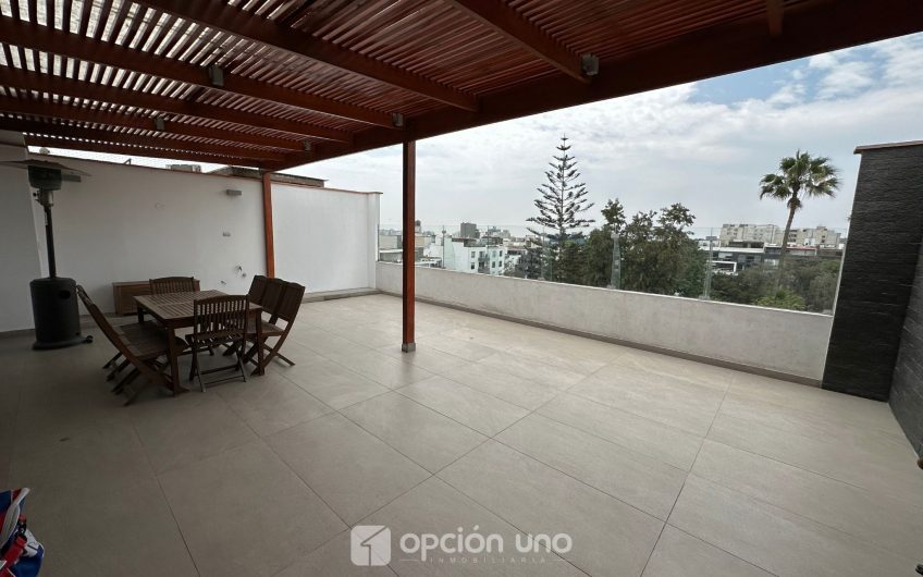 Hermoso departamento dúplex 3 dorm. frente a parque en Surco