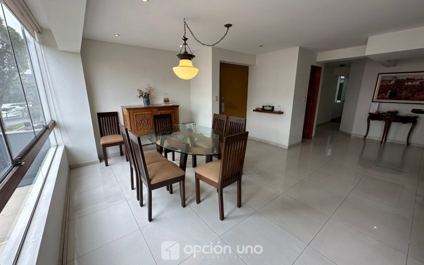 Departamento Flat ubicado en la exclusiva Av. Del Sur, Chacarilla-Surco.