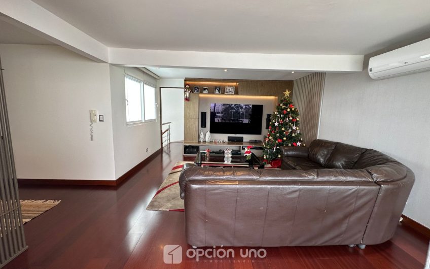 Hermoso departamento dúplex 3 dorm. frente a parque en Surco