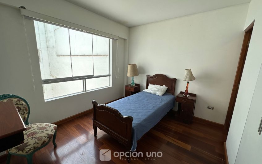 Dúplex ubicado en Picaflores, 4 dormitorios -Chacarilla del Estanque San Borja