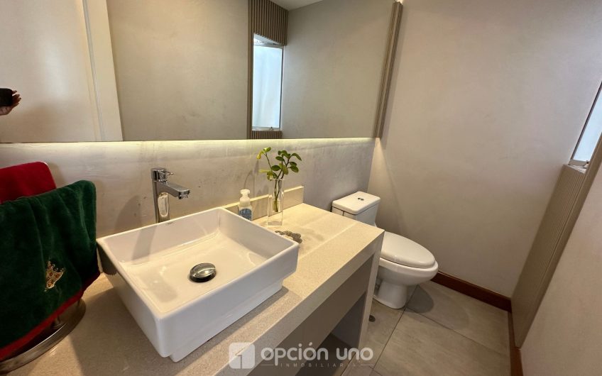 Hermoso departamento dúplex 3 dorm. frente a parque en Surco