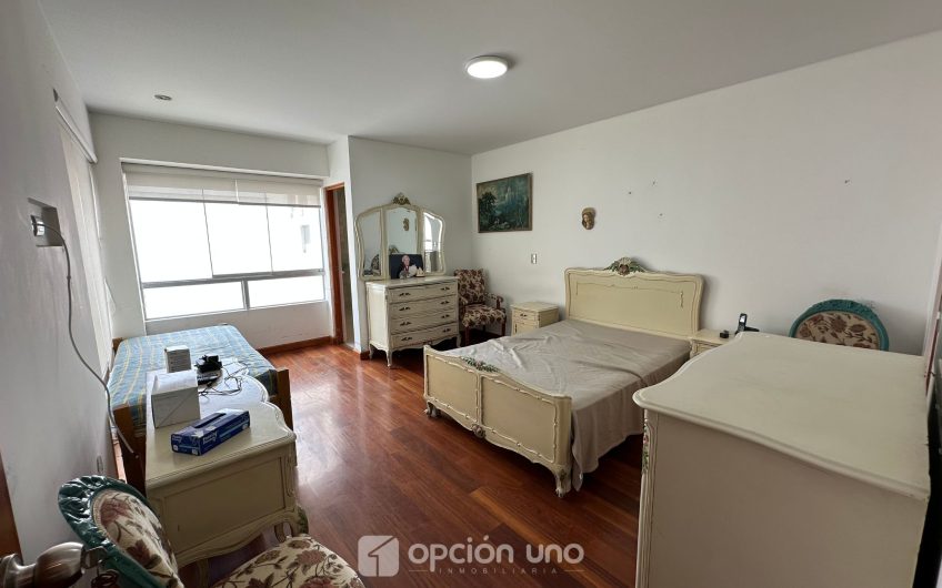 Dúplex ubicado en Picaflores, 4 dormitorios -Chacarilla del Estanque San Borja