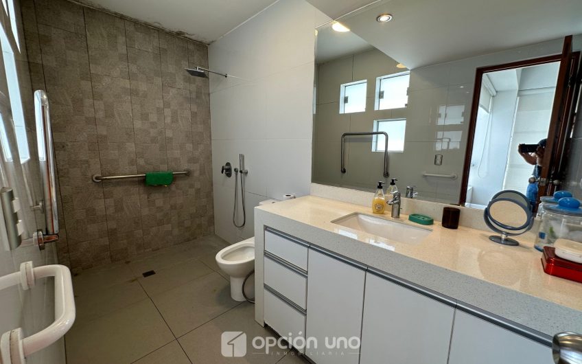 Dúplex ubicado en Picaflores, 4 dormitorios -Chacarilla del Estanque San Borja