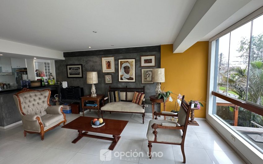 Departamento Flat ubicado en la exclusiva Av. Del Sur, Chacarilla-Surco.