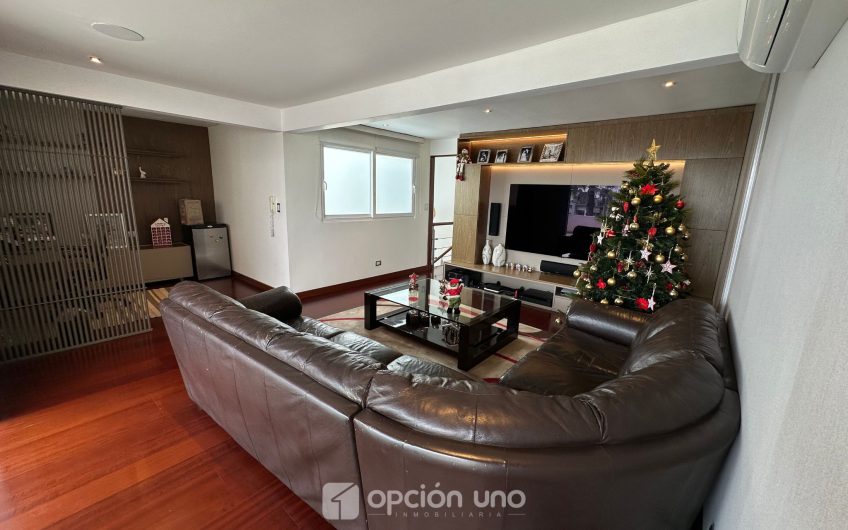 Hermoso departamento dúplex 3 dorm. frente a parque en Surco