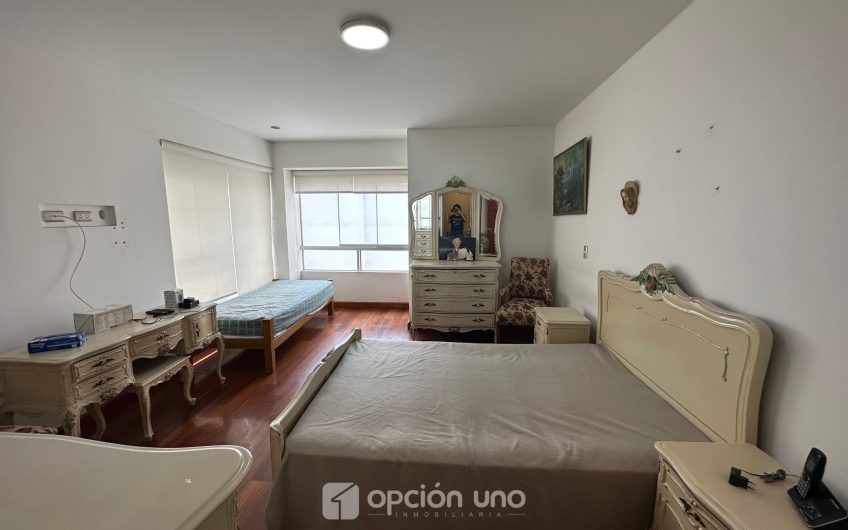 Dúplex ubicado en Picaflores, 4 dormitorios -Chacarilla del Estanque San Borja