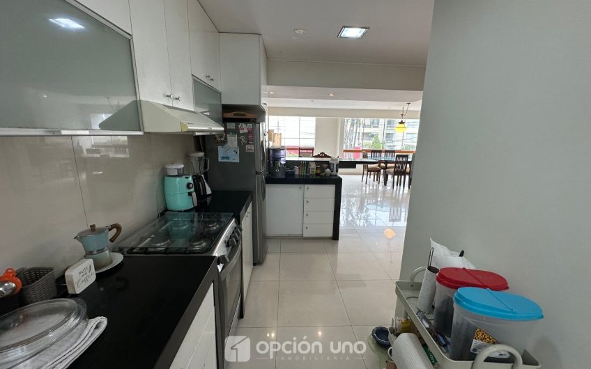 Departamento Flat ubicado en la exclusiva Av. Del Sur, Chacarilla-Surco.