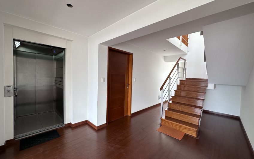 Dúplex en Venta Ubicado en Jr. Toquepala (Tambo de Monterrico) Surco