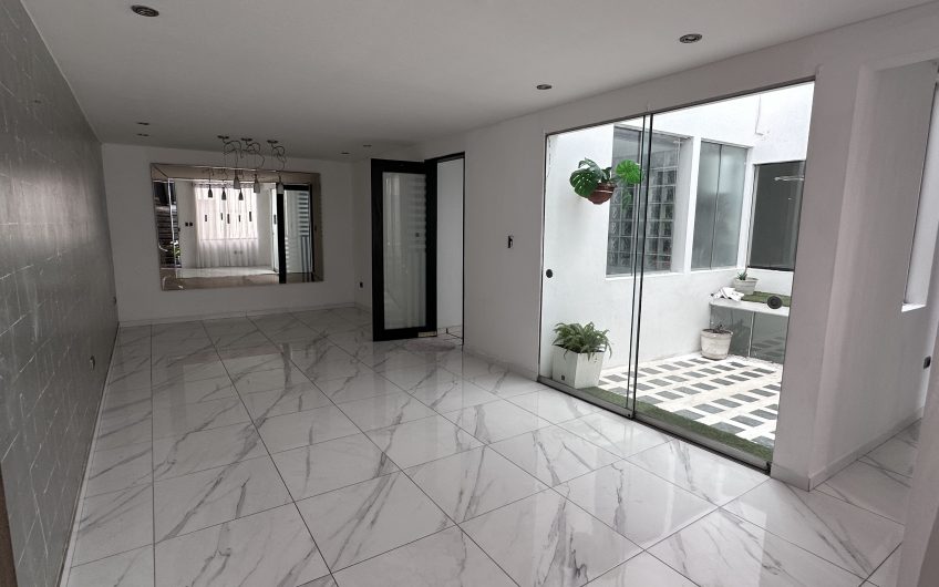 Flat en Venta Ubicado en Calle los Capulies , Casuarinas Sur – Surco
